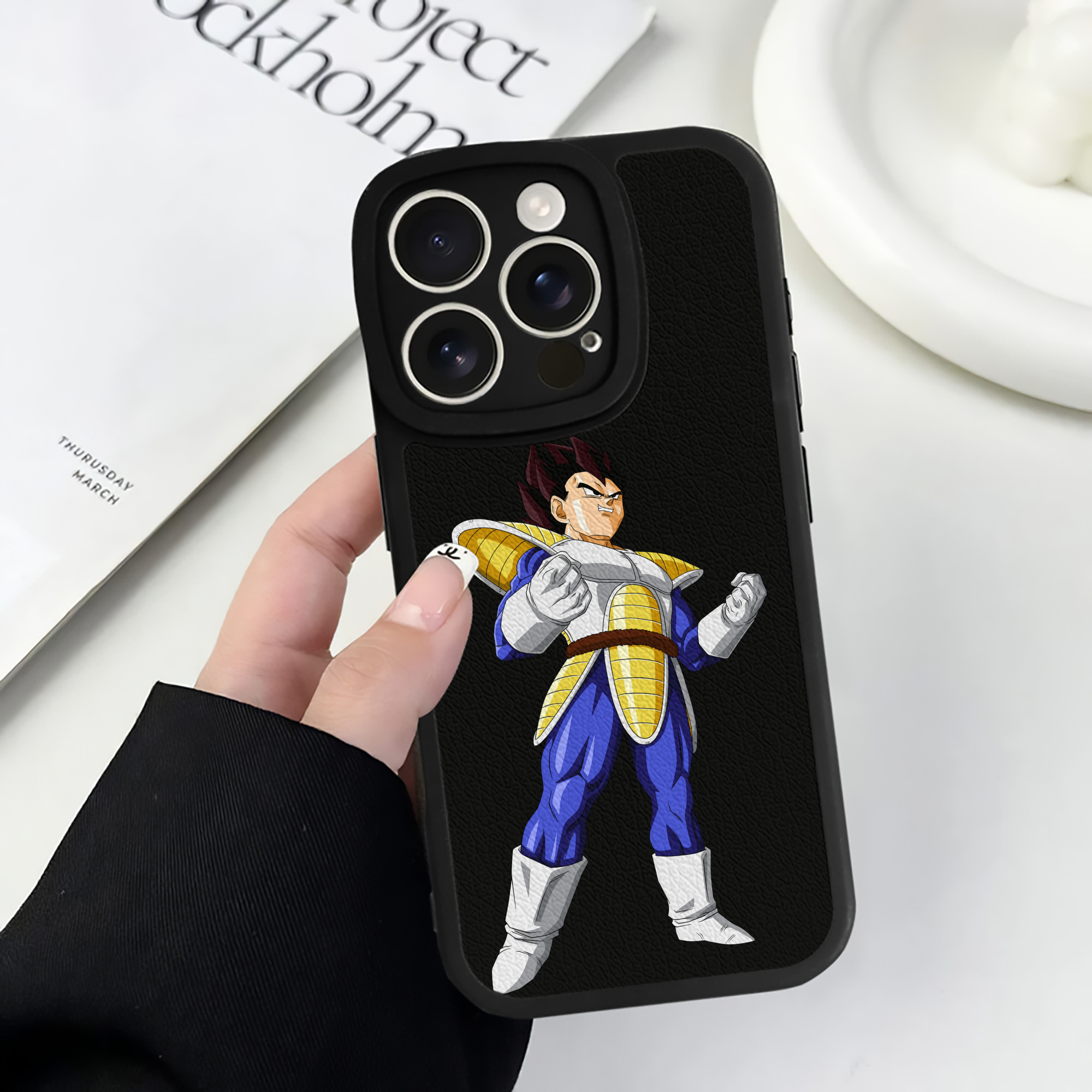 （画像用） ドラゴンボール ベジータ四世（Bejīta Yonsei）DRAGON BALL Vegeta IV 【iPhone 16シリーズ対応】シリコンスマホケース（レザー調） 材質：シリコン